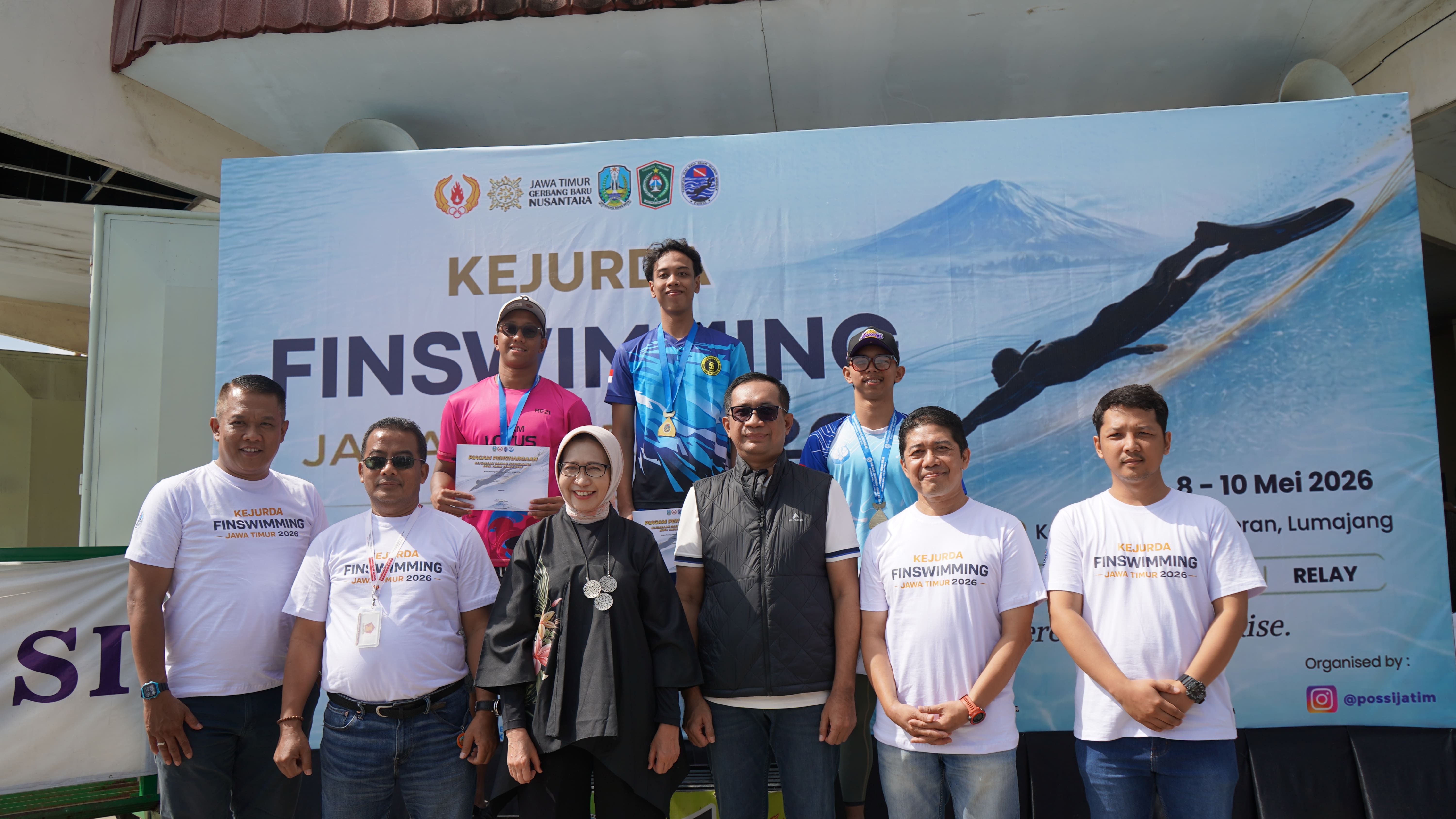 PESELAM PUTRI LUMAJANG FRIEDA AURELIA EVERLYN A.F RAIH 3 MEDALI EMAS KEJURDA FINSWIMMING JATIM 2026