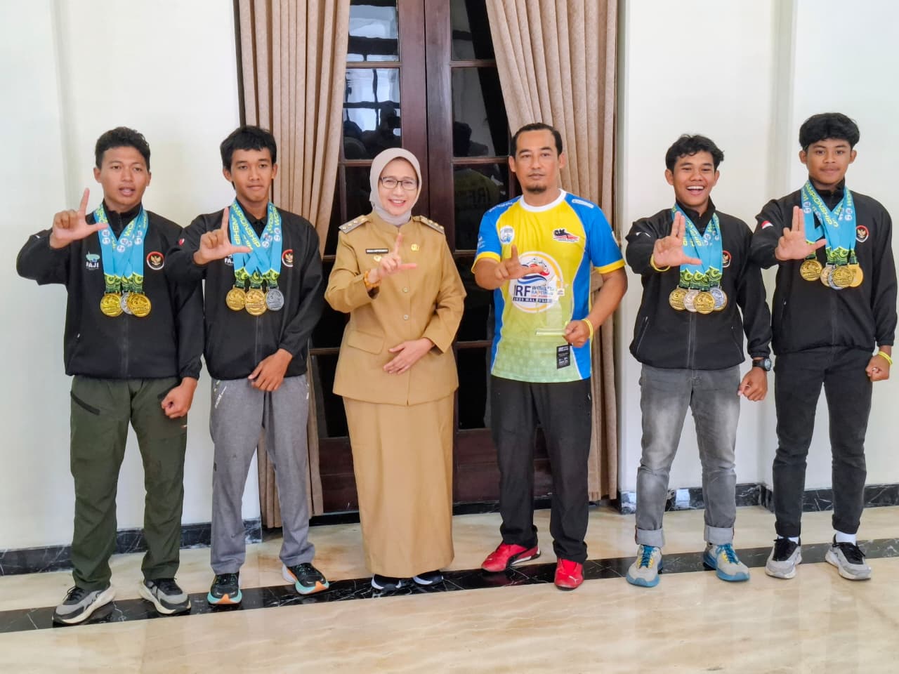 ATLET ARUNG JERAM PERSEMBAHKAN 3 MEDALI EMAS 1 PERAK KEJUARAAN DUNIA  IRF WRC UNTUK HARJALU 2025